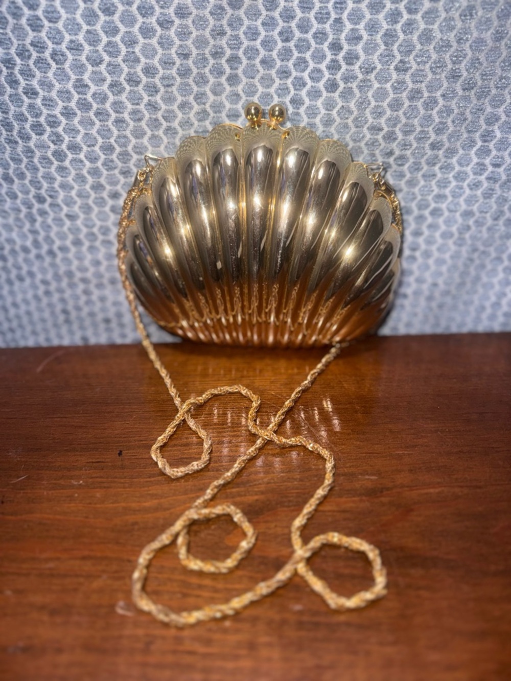 Vintage Gold Tone Metal Clam Seashell Shell Purse Shoulder Bag Clutch 1980s